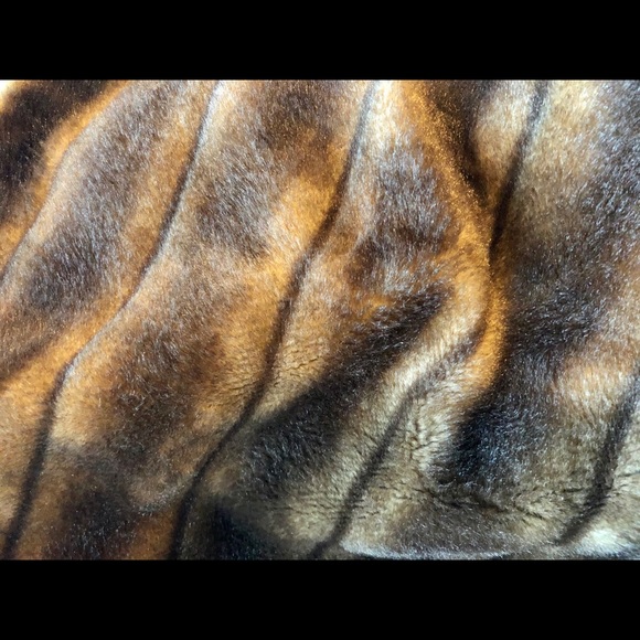 Fancy Warm Shawl - Picture 3 of 6